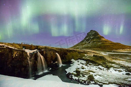 极光免扣PNG图摄影照片_冰岛柯克朱费尔的北极光极光