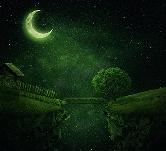 乡村夜晚摄影照片_乡村形象，有一座连接两座山的木桥。在一个星光灿烂、充满魔力的夜晚，可以看到悬崖附近有栅栏和一棵树的老木屋的田园诗般的景色