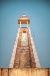 Jantar Mantar-天文台，建于1727-1734年。Rajput by Maharaja Sawai Jai Singh，他在斋浦尔市前不久创立了Rajput。