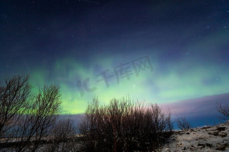 极光免扣PNG图摄影照片_冰岛雷克雅赫利德Myvatn湖周围的北极光极光