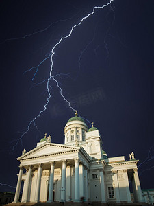 赫尔辛基的假设大教堂。芬兰。北欧。猛烈的雷击..赫尔辛基大教堂