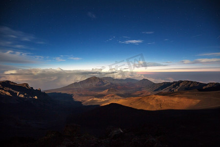 哈雷摄影照片_哈雷阿卡拉美丽的日出现场哈雷阿卡拉火山，毛伊岛，夏威夷
