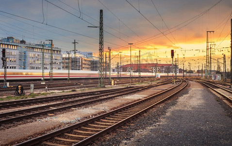 工业云平台摄影照片_ 铁路、站台、火车、货物