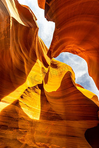 纳瓦霍人摄影照片_下羚羊峡谷。美国亚利桑那州佩奇附近纳瓦霍保护区的下羚羊峡谷