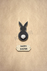有创意的复活节概念照片，一只棕色背景的纸做的兔子。