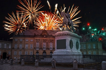 在哥本哈根举行的五彩缤纷的烟花。2020年元旦’