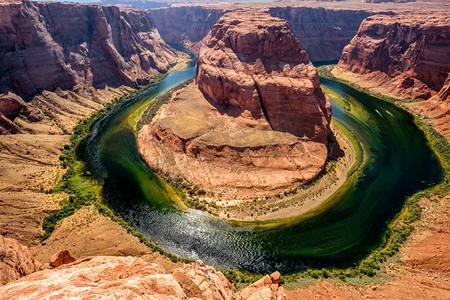 美国亚利桑那州格伦峡谷科罗拉多河上的马蹄形弯道