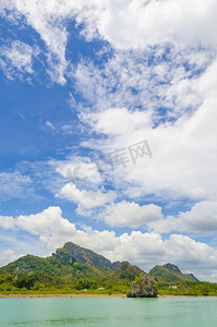 蓝天碧水摄影照片_碧水蓝天。泰国甲米省的海滩。