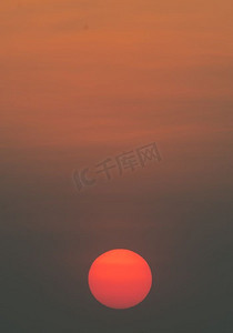 泰国南部山区的夕阳
