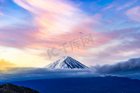 富士山美丽的黎明日出在川口子富士田镇 
