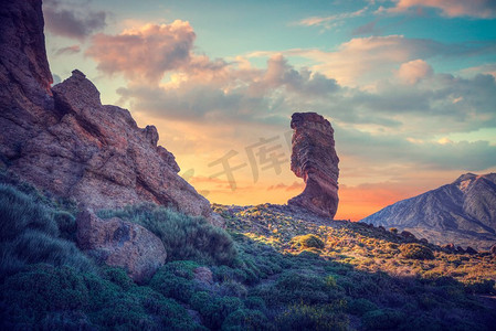 泰德国家公园著名的岩神之指。特内里费岛-西班牙加那利。著名的上帝之指摇滚
