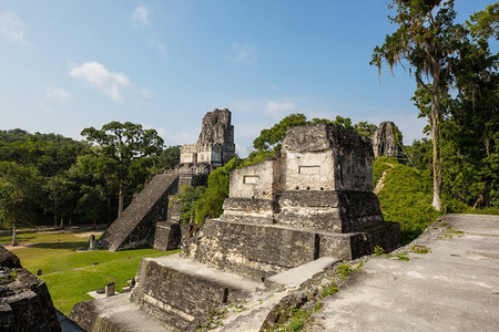 古代丛林摄影照片_中美洲危地马拉蒂卡尔国家公园著名的古代玛雅寺庙