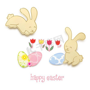 有蛋的两个兔子的创造性复活节概念照片纸做的在白色背景。