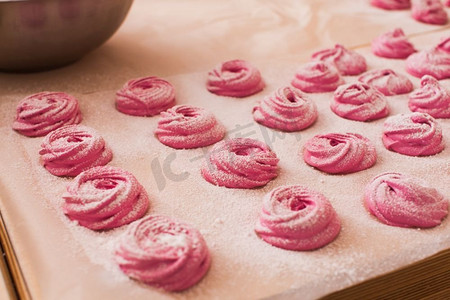 家常菜摄影照片_水果粉色棉花糖的烹调-甜的泽菲尔。家常菜棉花糖