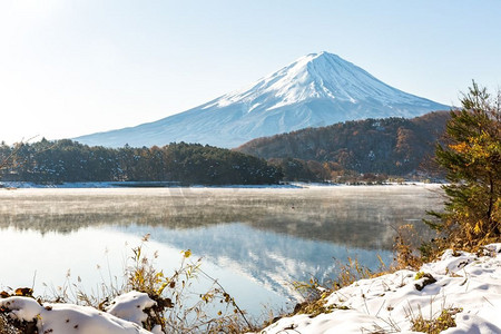 Mt.Mt.日本川口县川口湖深秋的富士风雪