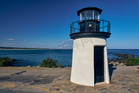 龙虾角灯塔建于1948年，位于美国缅因州Ogunquit的边缘路。