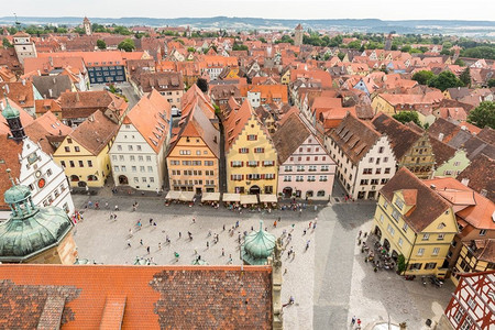 俯瞰德国巴伐利亚州弗兰科尼亚市中心陶伯历史名城罗森堡市