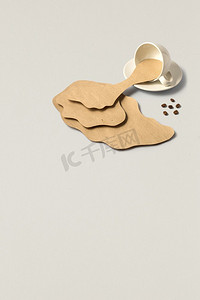 杯子创造性的概念照片与由纸做的飞溅的咖啡在灰色背景.