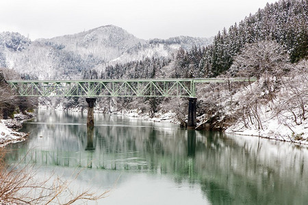 冬日风景雪在桥上的训练