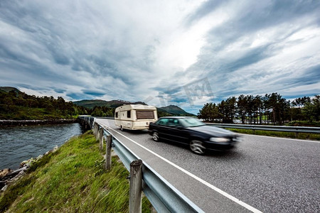 巡回演出摄影照片_露营车、度假、露营车、旅行