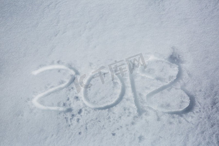 2018年新年日期以雪为背景写成