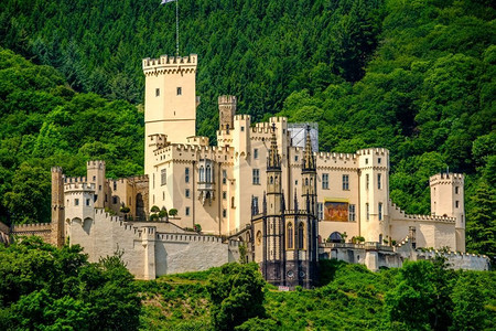 德国建筑建筑摄影照片_Stolzenfels城堡在莱茵河谷（莱茵峡谷）附近科布伦茨，德国.建于1842年。 