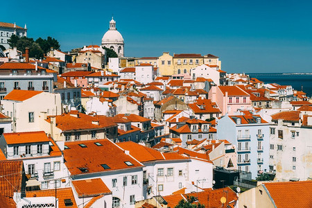 建筑学摄影照片_葡萄牙历史古城里斯本市中心天际线全景