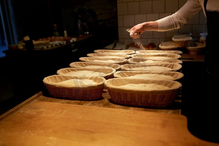 厨师面团摄影照片_面包师，制作，面包房，烹饪