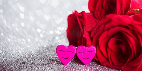 玫瑰和心玫瑰和心脏在银色发光bokeh心脏背景为情人节