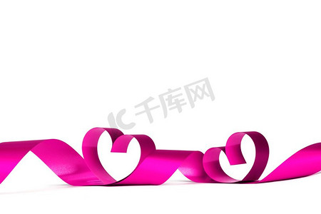 情人节情人节用粉色丝带心形制成，白色隔开。情人节心框