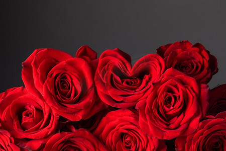 心形玫瑰。情人节献给心形玫瑰的花束