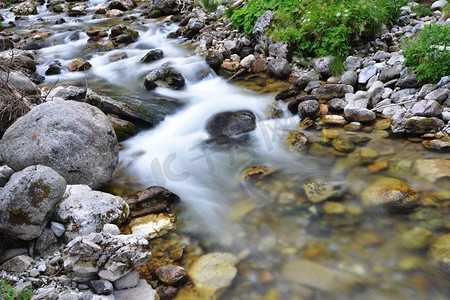 山里有流水的小溪