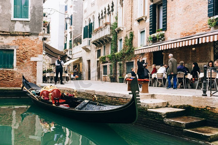 乔治摄影照片_意大利威尼斯狭窄的街道和运河