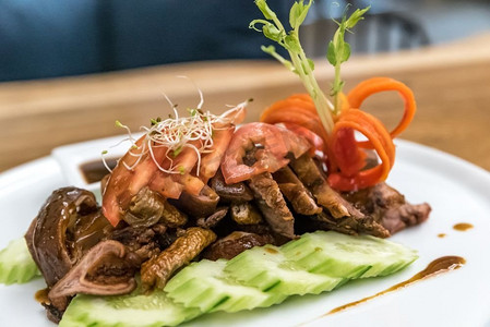 韭菜肉丁摄影照片_Loba炸肉桂肉丁，泰国南部食谱
