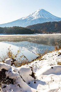 Mt.Mt.日本川口县川口湖深秋的富士风雪