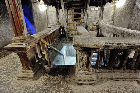 盐矿的室内和楼梯