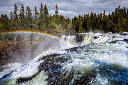 最美证件照摄影照片_位于贾姆特兰西部的里斯塔法莱瀑布被列为瑞典最美丽的瀑布之一。
