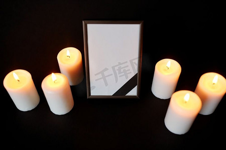 纪念汶川摄影照片_相框、蜡烛、哀悼、安魂曲