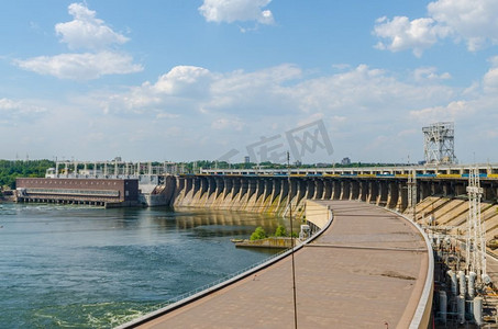白鹤滩水电站摄影照片_桥梁水力发电厂在蓝天背景