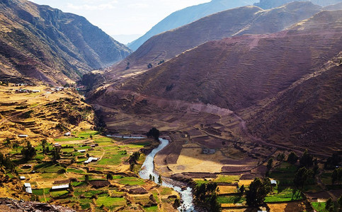 南美洲秘鲁洛斯安第斯山脉的潘帕斯风景画