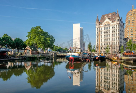 鹿特丹市城市景观天际线与威特惠斯(白宫)和威伦斯布鲁格大桥，乌德黑文，荷兰，南荷兰。