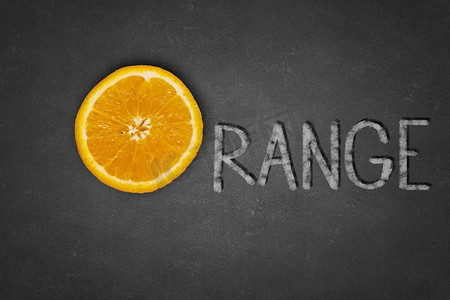 orange摄影照片_橙汁.单词orange用一片橙子代替字母O