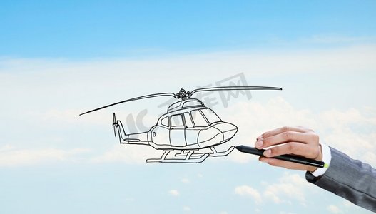 草图的模型摄影照片_设计师画的直升机。天空背景上用手写笔绘制直升机模型