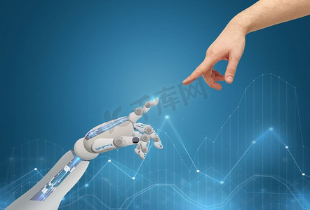 科学，未来的技术和进步的理念--人类和机器人的手相互伸展。人类和机器人的手相互伸展