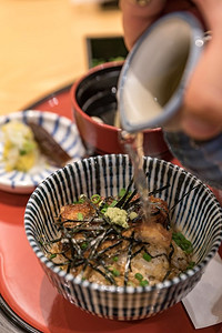 月季鳗鱼饭碗套餐，新潮的日本料理