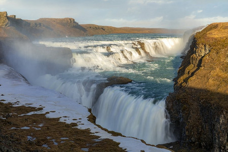 冬季冰岛的湾流金色瀑布