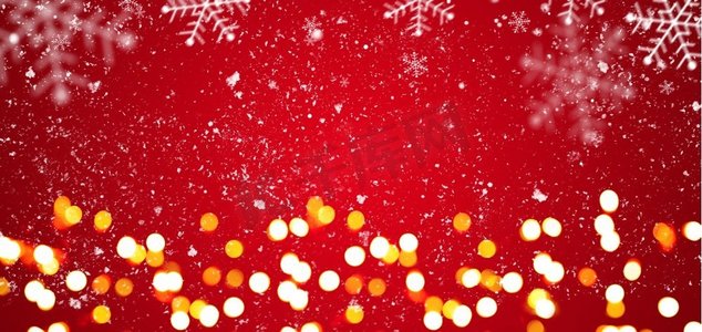 红色喜庆的圣诞背景。红色喜庆的圣诞节或新年背景上有闪闪发光的金色小玩意儿