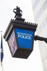 英国伦敦警察局外传统的英国大都会警灯标志