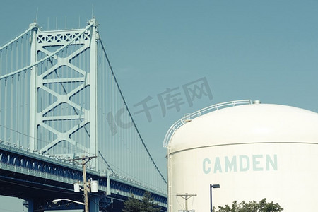 宾夕法尼亚州费城和新泽西州卡姆登之间的本杰明·富兰克林大桥。没有品牌名称或版权对象。