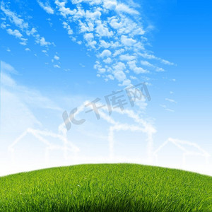 蓝天中的云屋，绿草的衬托。